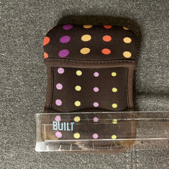 Neoprene case from BUILT - Picture 6 of 7
